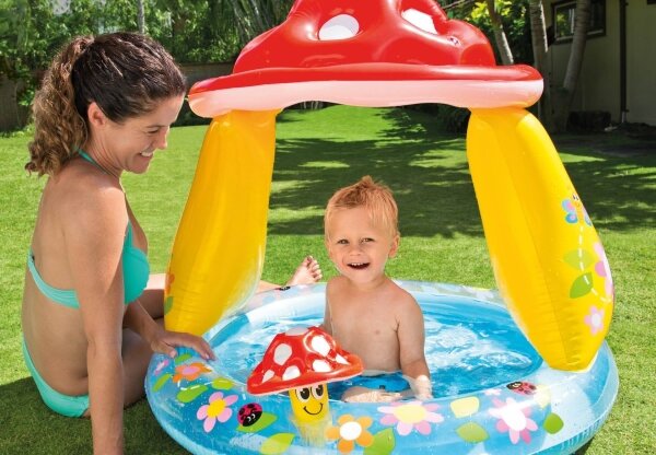 Intex BabyPool Mushroom mit Sonnenschutz, Wasserbedarf ca 45l, aufblasbarer Boden, 1-3 Jahre, 102x89cm